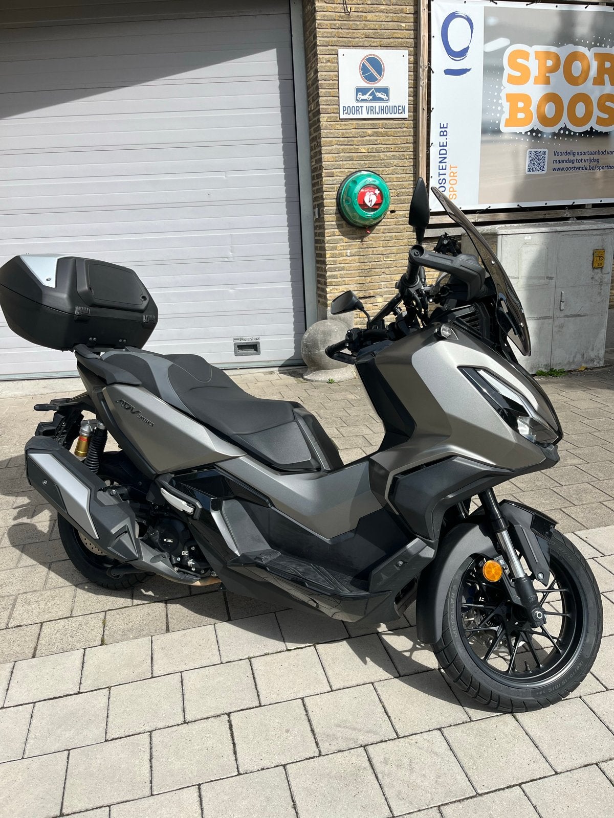 Honda ADV 350 Scooter - Perfecte staat, inclusief topkoffer, Scooter, Occasion, Particulier, Minimaal motorrijbewijs A2