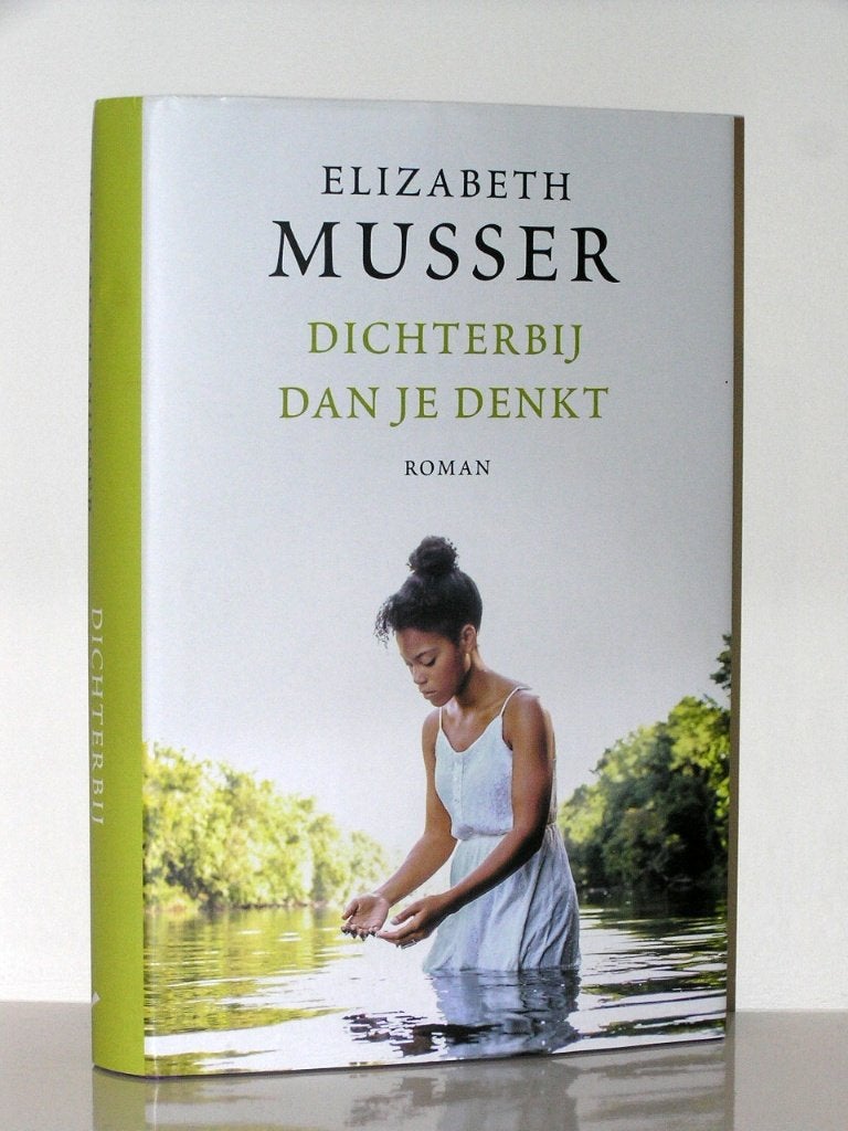 Elizabeth Musser - Dichterbij dan je denkt (gebonden+omslag), Ophalen of Verzenden, Zo goed als nieuw