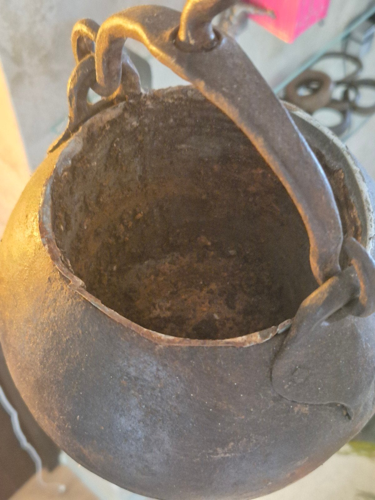 Antieke geklonken ijzeren pot met katrol en haak, Ophalen of Verzenden