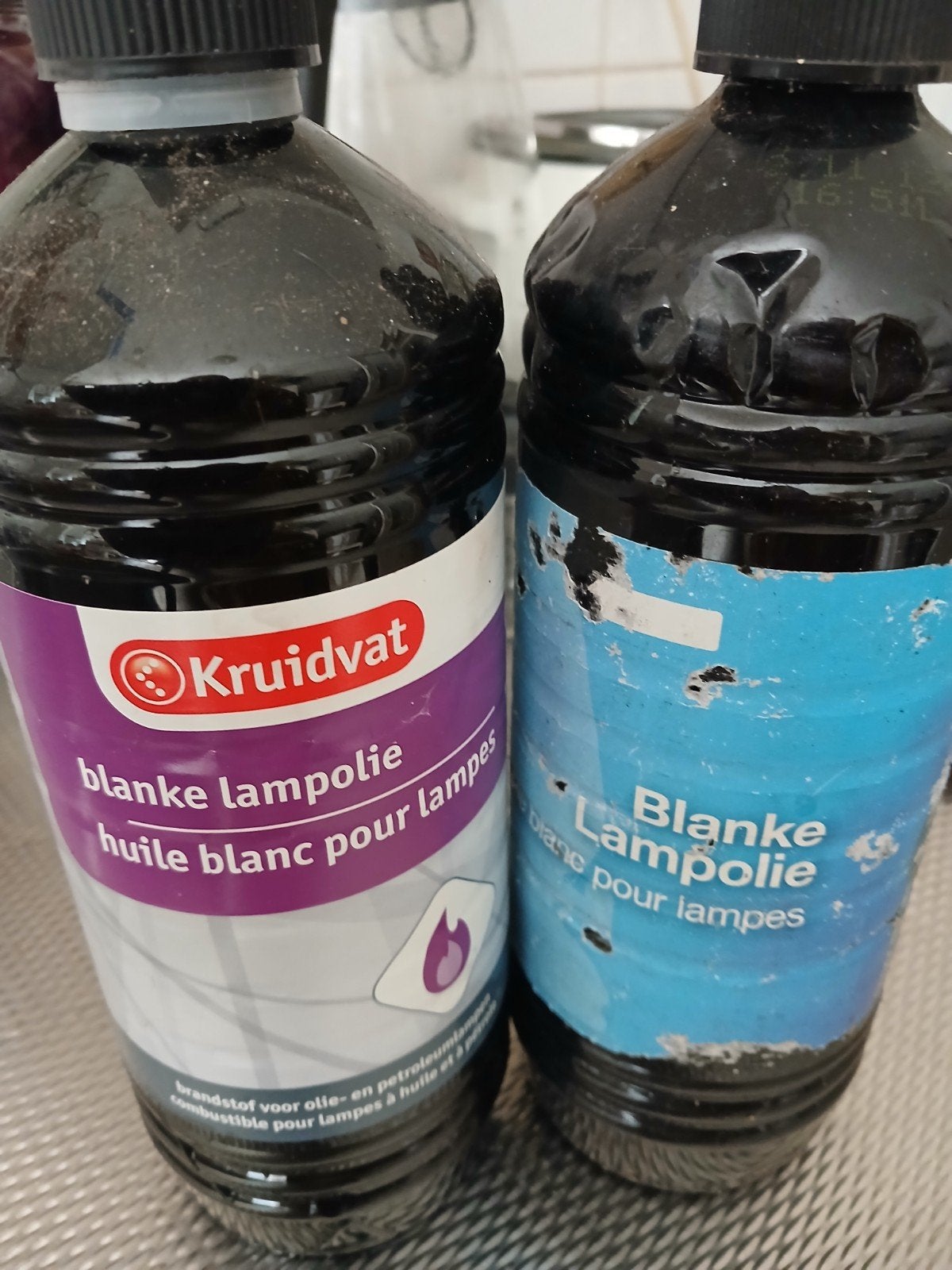 Blanke lampen olie 2 stuken ik wel niet nodig opruimen, Tuin en Terras, Ophalen