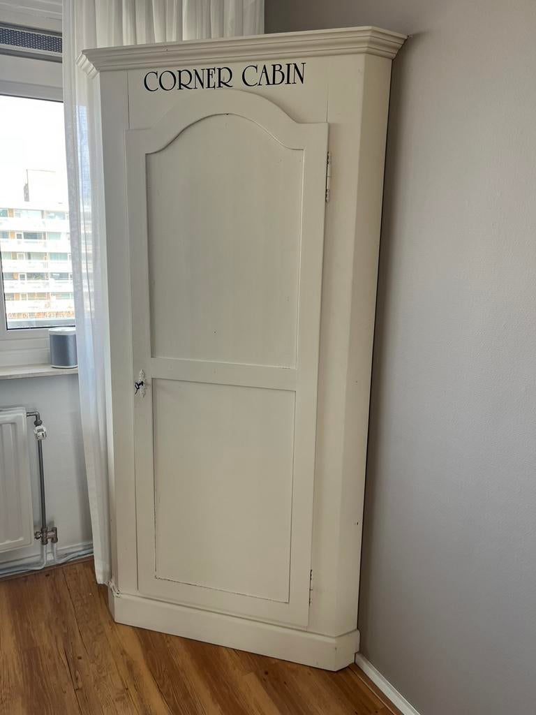Hoek kast, Ophalen