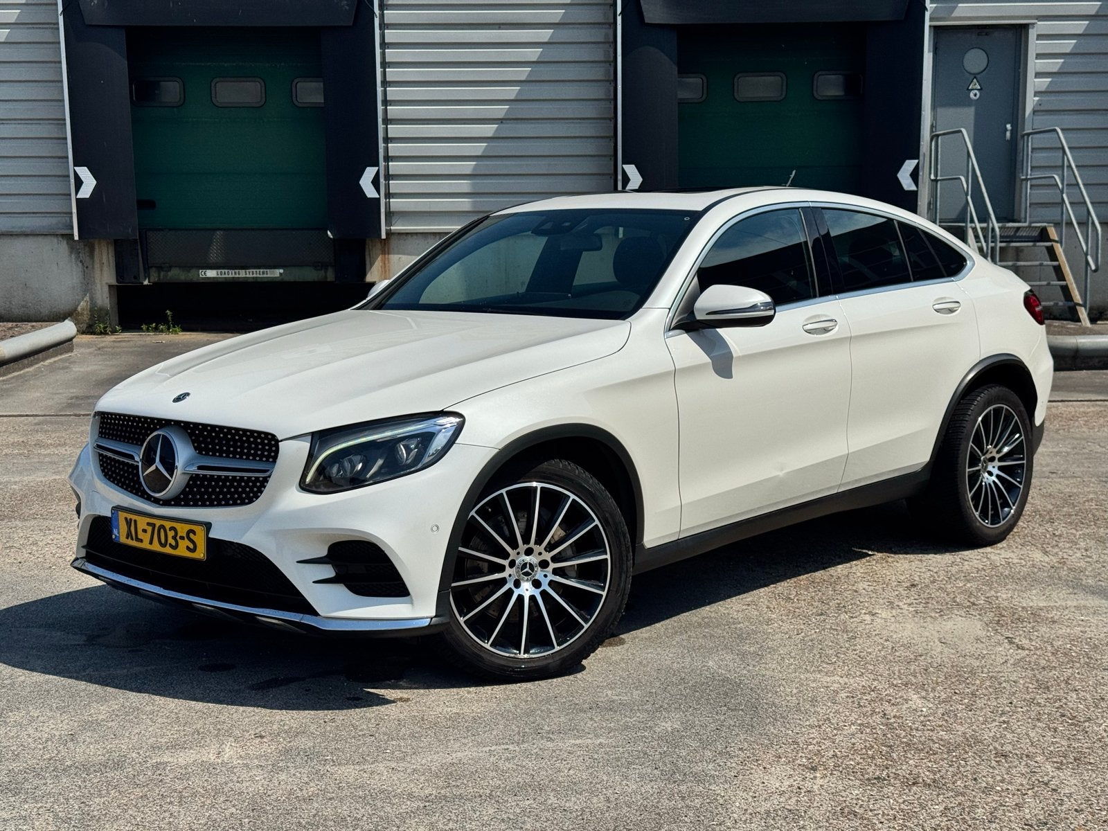Mercedes-Benz GLC Coupé 250 211pk 4MATIC 9G-TRONIC 2018 Wit, Auto's, Mercedes-Benz, Automaat, Zwart, Wit, Vierwielaandrijving
