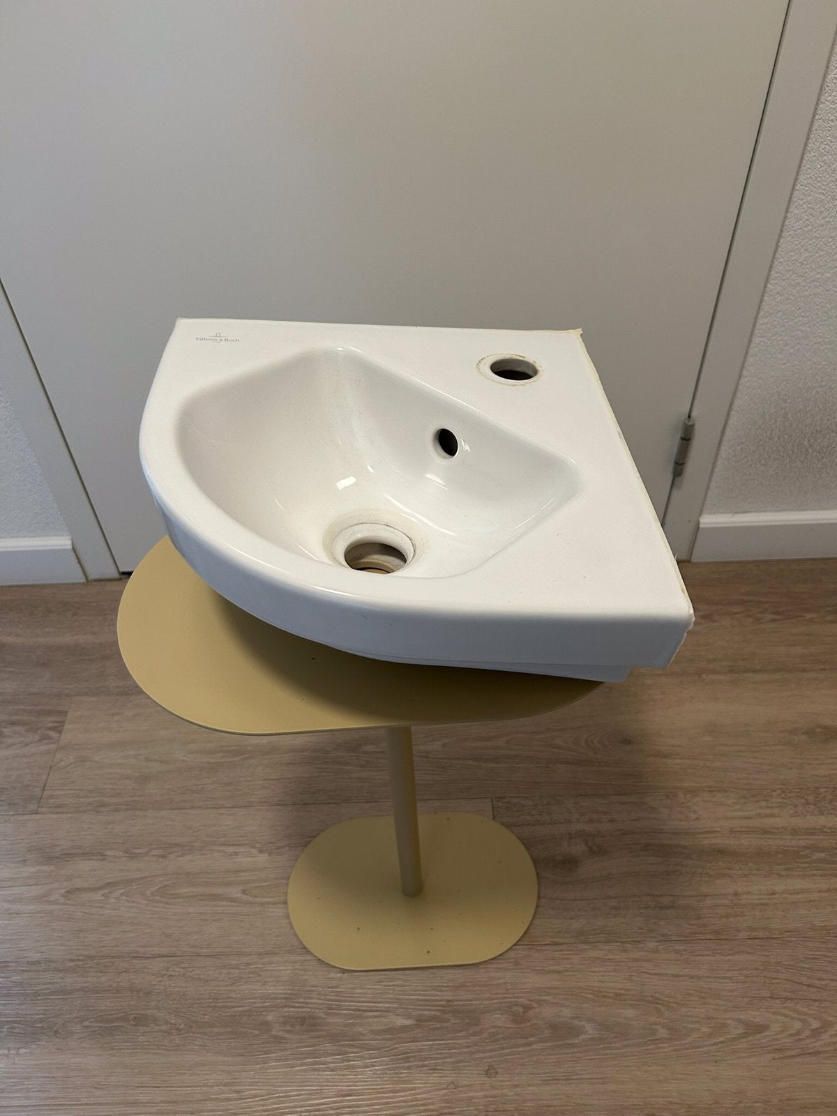 Hoek wasbakje toilet, Ophalen, Zo goed als nieuw, Toilet