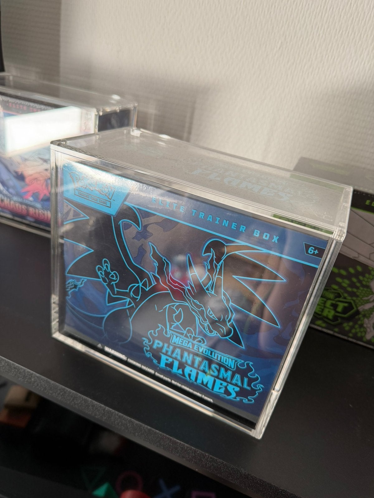 Pokemon phantasmal flames etb acryl case, Ophalen of Verzenden, Zo goed als nieuw, Meerdere kaarten, Foil