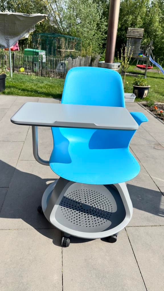 Steelcase 48012D Stoel met Schrijftablet - Blauw/Grijs, Ophalen, Kunststof, Gebruikt, Blauw