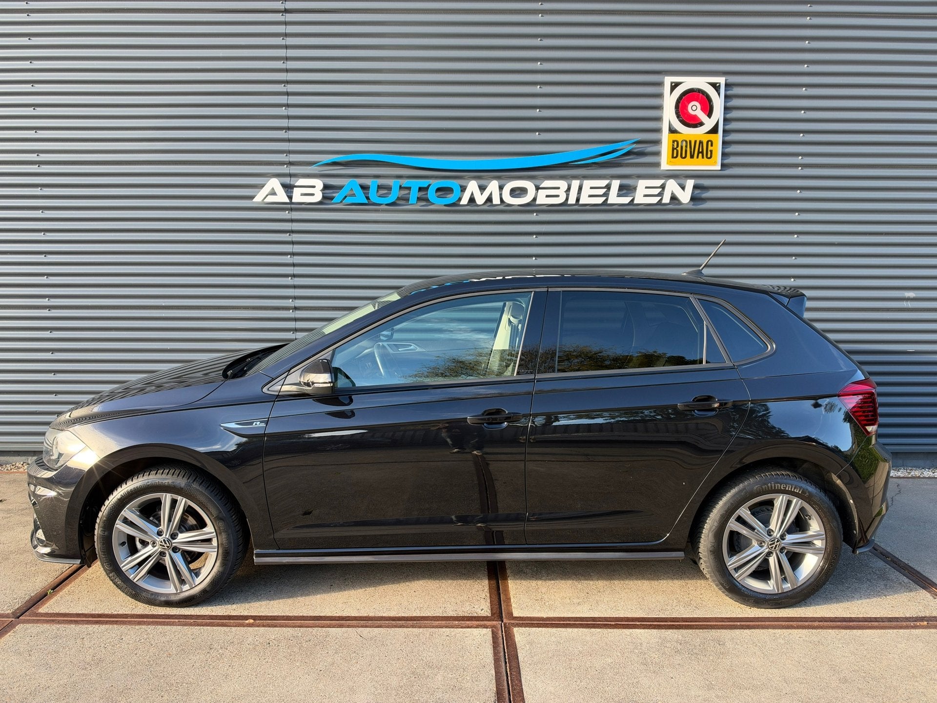 Volkswagen Polo 1.0 TSI R-Line Edition PARKEERSENSOREN/ CARP, Auto's, Voorwielaandrijving, Dealer onderhouden, 1063 kg, Gebruikt