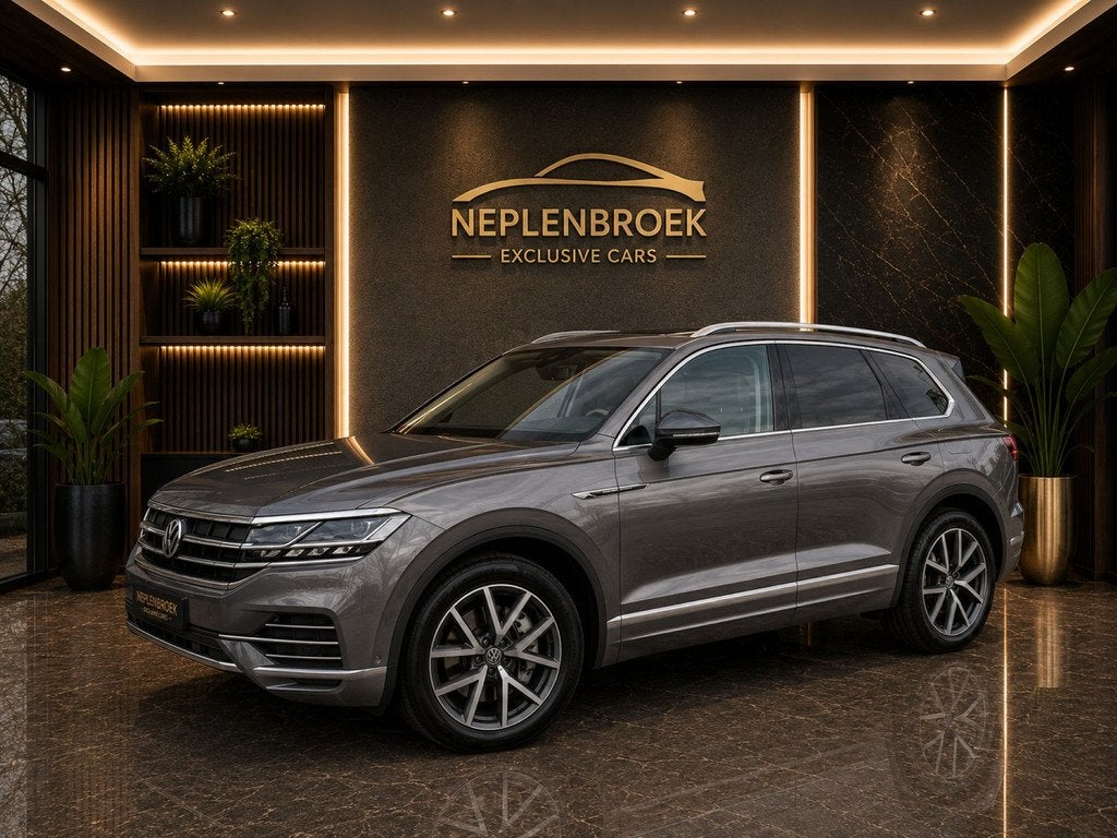 Volkswagen Touareg 3.0 TSi eHybrid 4MOTION km 48.000 nap 1e, Auto's, Automaat, Gebruikt, 2327 kg, Leder