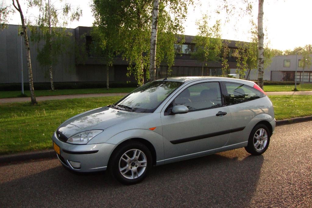 IN TOP STAAT WERKELIJK Z.G.A.N FORD FOCUS 74008 KM /NAP/APK, 1596 cc, 101 pk, Zwart, 4 cilinders