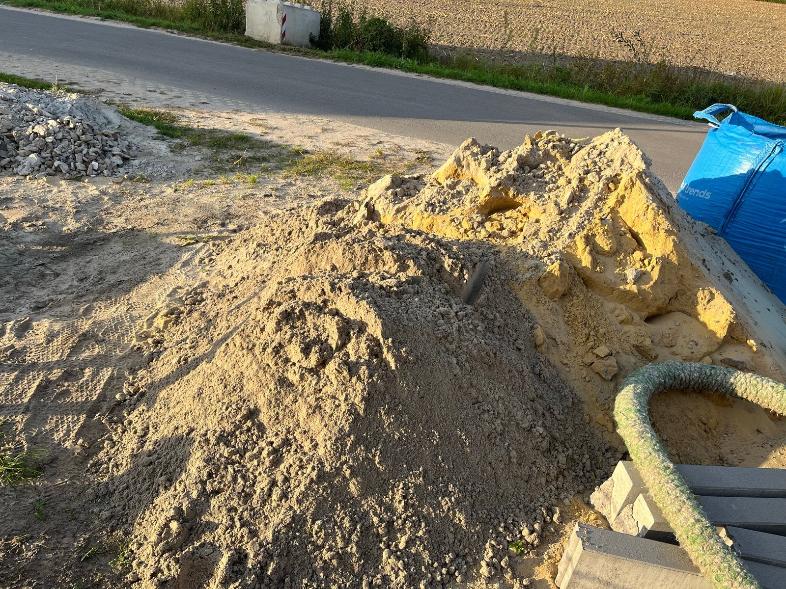 Gratis ophoogzand / straatzand  ongeveer 2,5 M3, Tuin en Terras, Ophalen, Gebruikt, Ophoogzand