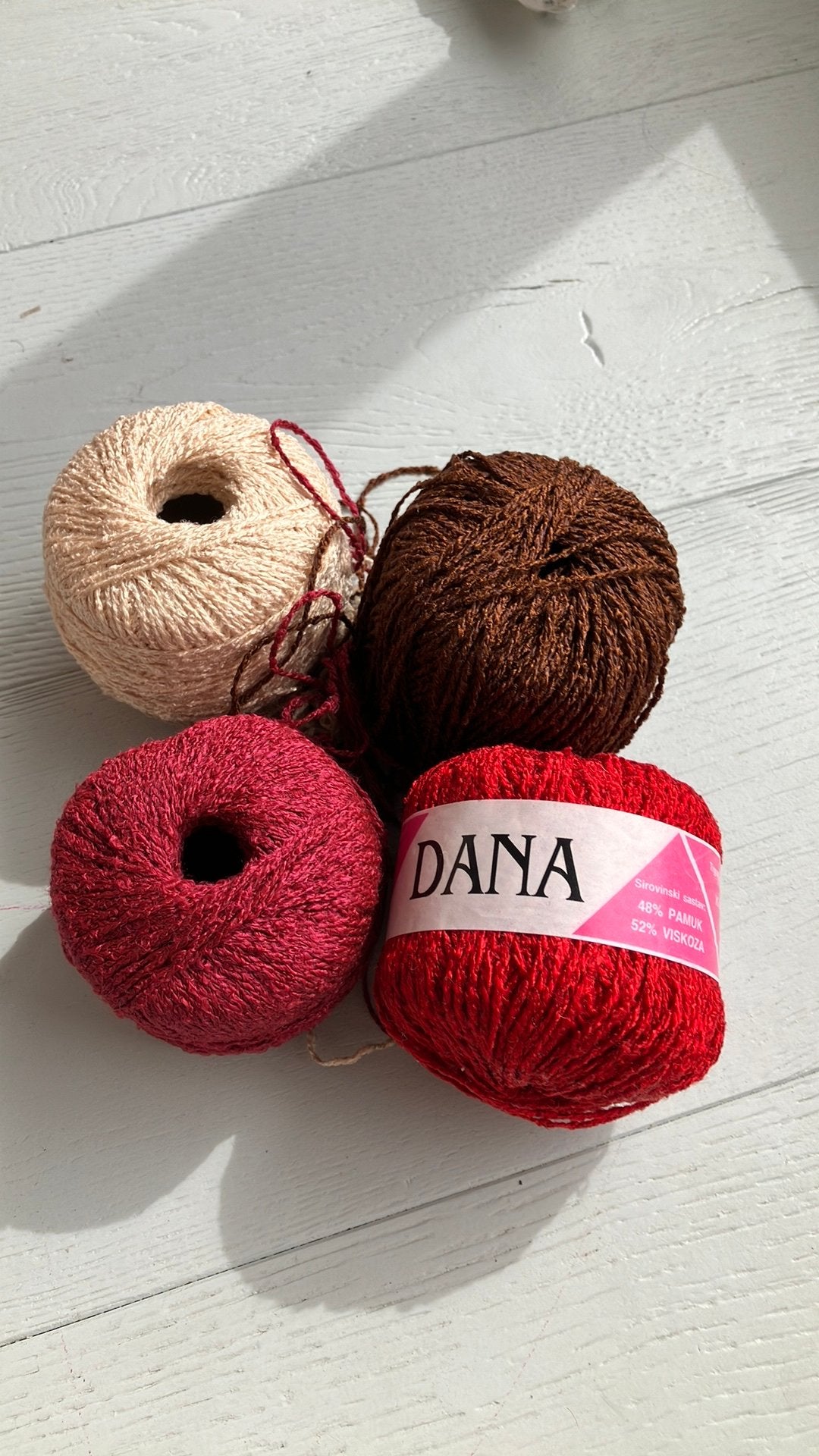 Gratis vier bolletjes garen, Hobby en Vrije tijd, Ophalen, Zo goed als nieuw, Breien of Haken, Wol of Garen