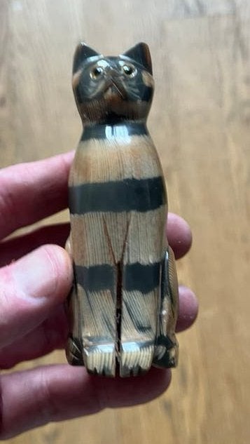 Kat handgesneden uit buffelhoorn, Verzamelen, Ophalen of Verzenden, Zo goed als nieuw, Dier