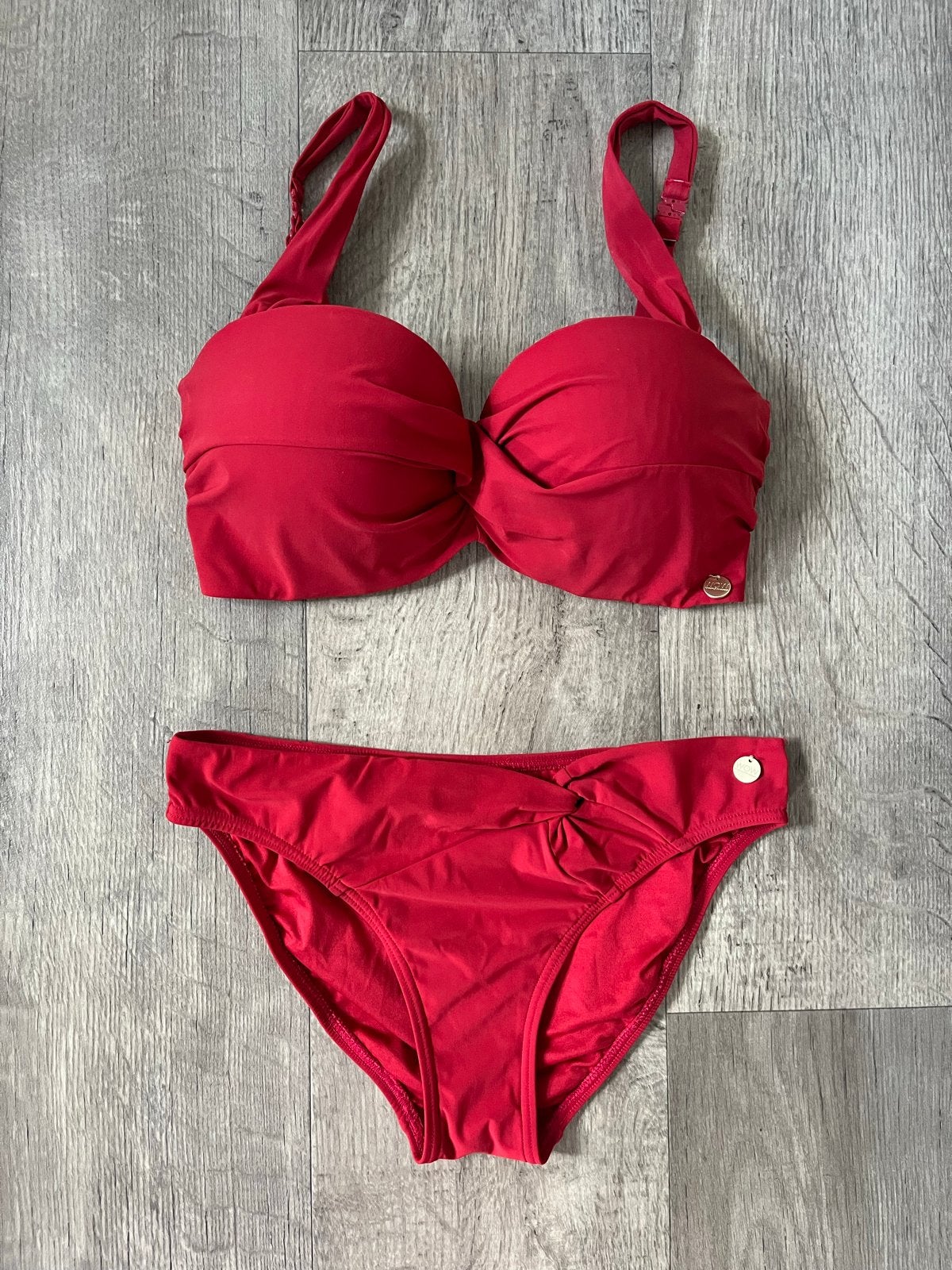 Mooie rode bikini van TC WOW - Bovenstuk 38E, Broekje 36, Ophalen of Verzenden, Zo goed als nieuw, Rood, Bikini