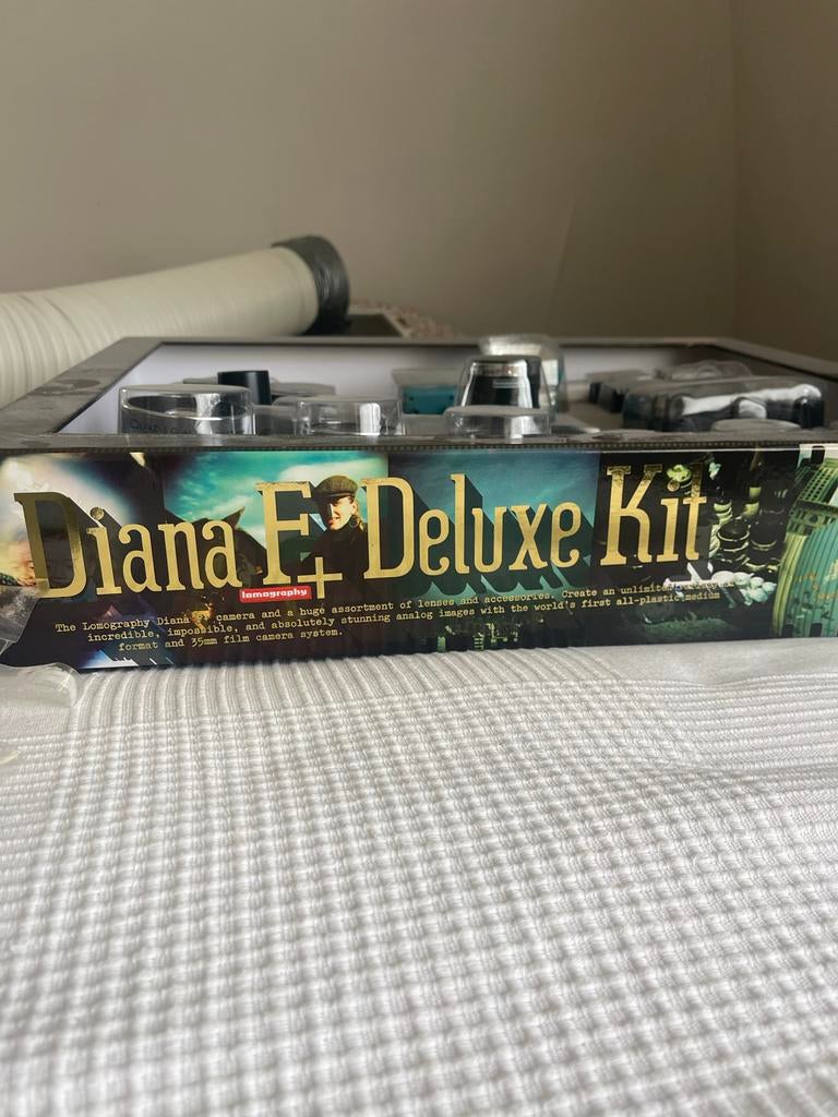 Lomography Diana F+ Deluxe Kit Analoge Camera Set, Ophalen of Verzenden, Zo goed als nieuw, Compact, Overige Merken