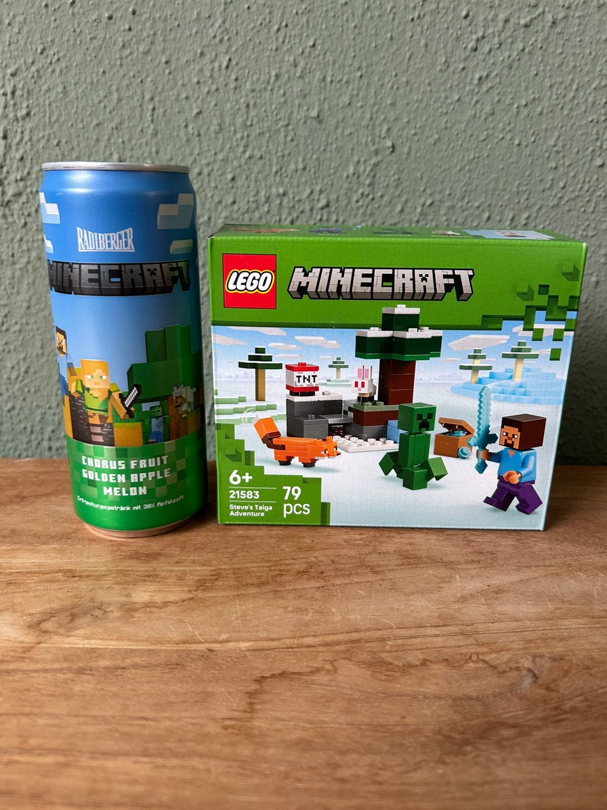 LEGO Minecraft 21583 + Radlberger Minecraft Drink Sealed, Ophalen of Verzenden, Zo goed als nieuw
