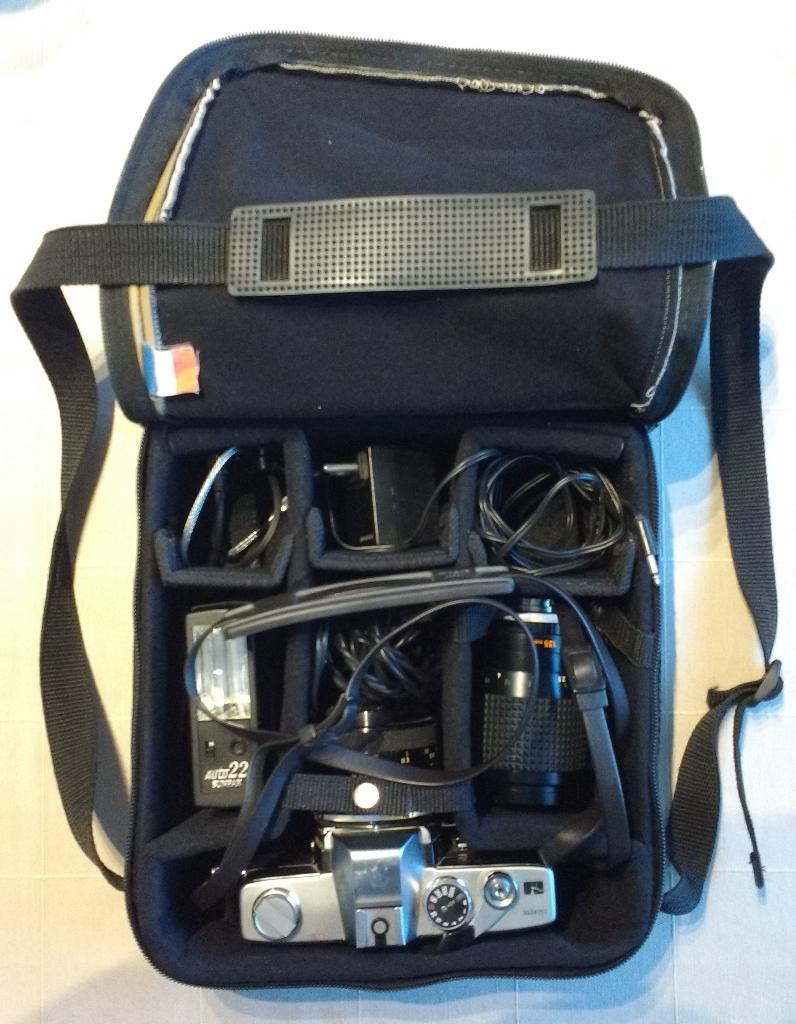 Minolta SR-T 101b Fotocamera + toebehoren, Audio, Tv en Foto, Fotocamera's Analoog, Ophalen, Spiegelreflex, Minolta