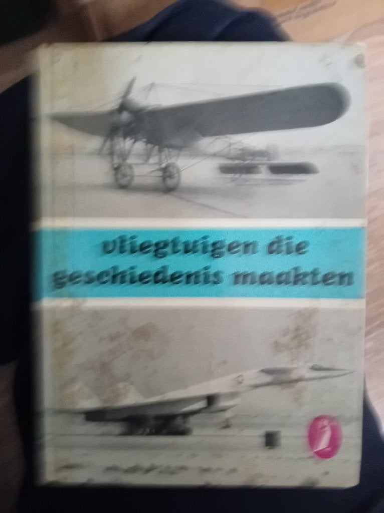 VAN DER KLAAUW - VLIEGTUIGEN DIE GESCHIEDENIS MAKEN 1970 €3, Ophalen of Verzenden, Luchtmacht, Overige gebieden, Boek of Tijdschrift