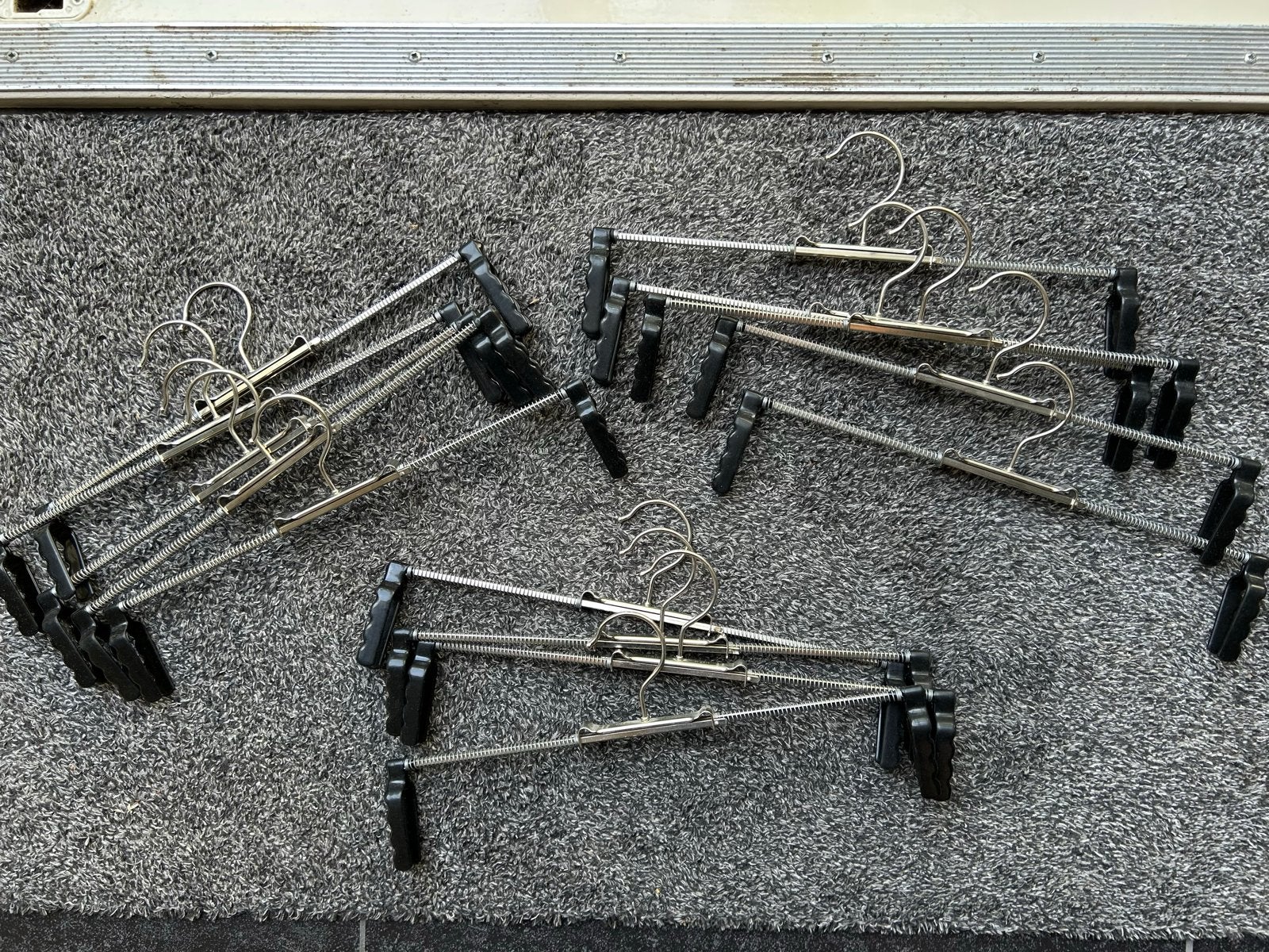 9x Kledinghangers met klemmen - Broekhangers, Ophalen of Verzenden, Gebruikt, Metaal, Volwassenen
