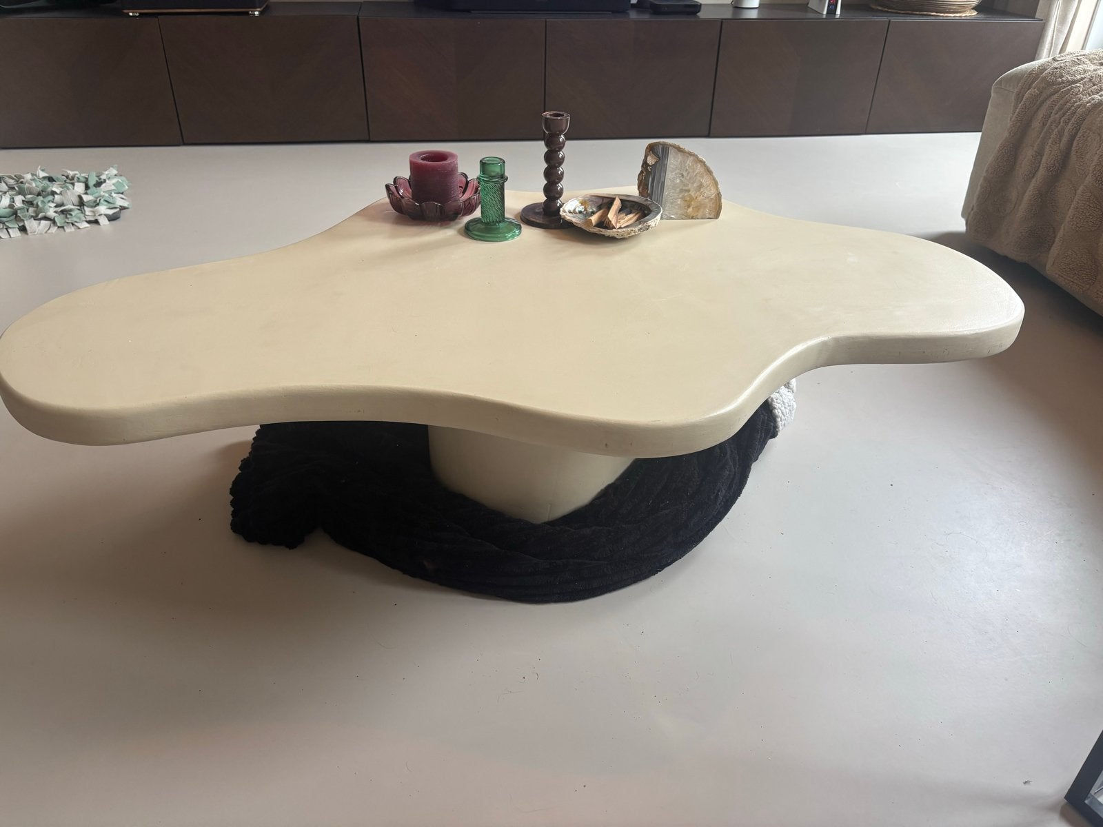 Unieke organische salontafel - japandi - Crème- beton cire, Huis en Inrichting, 100 tot 150 cm, Ophalen of Verzenden, Zo goed als nieuw