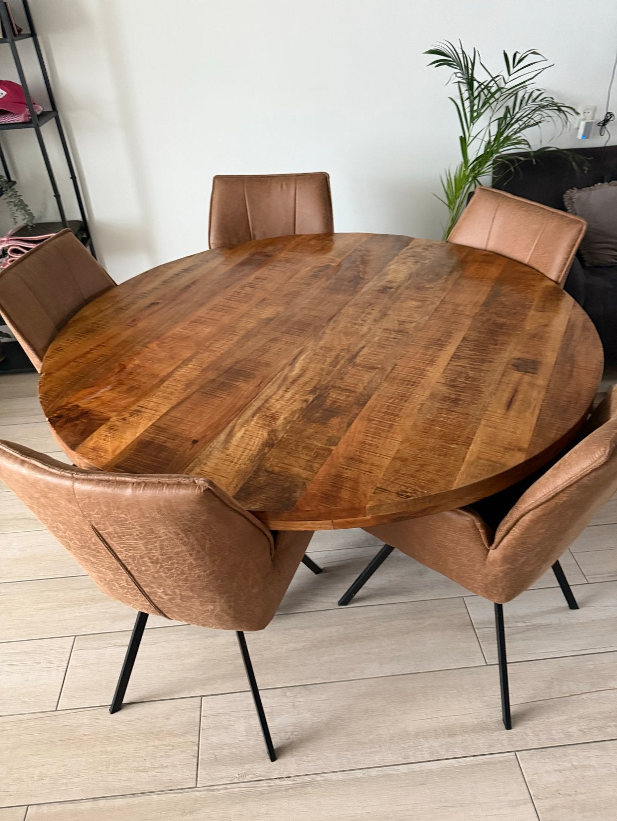 Ronde eettafel met stoelen - Mangohout en leer, Huis en Inrichting, Tafels | Eettafels, Ophalen, 100 tot 150 cm, 150 tot 200 cm