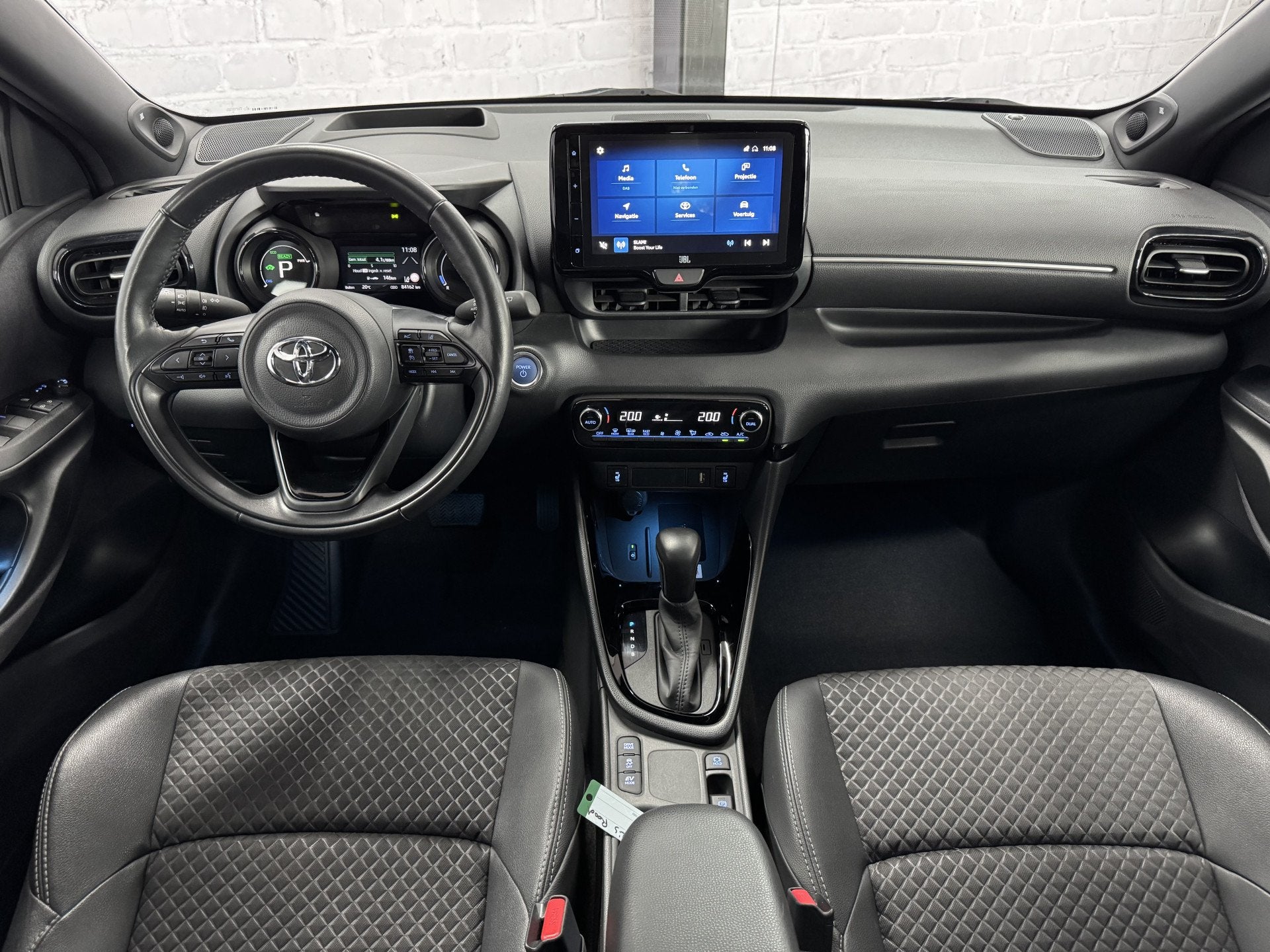 Toyota Yaris 1.5 Hybrid Executive HUD Keyless JBL Camera ACC, Auto's, 450 kg, Gebruikt, Zwart, 23 km/l
