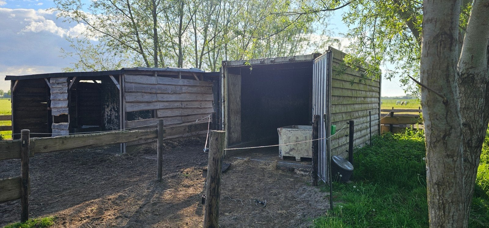 Schuilstal paarden, Dieren en Toebehoren, Ophalen, Gebruikt