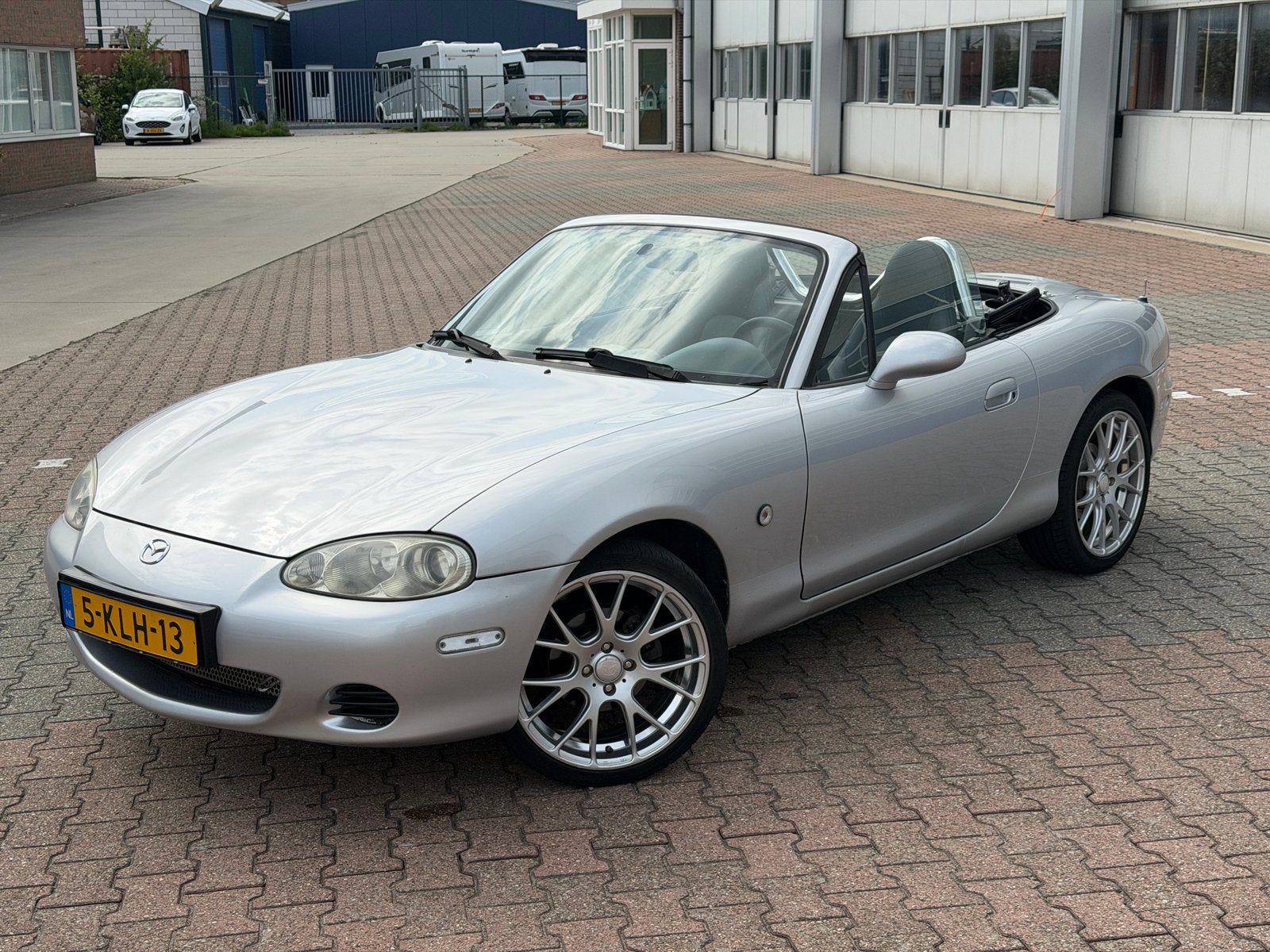 Mazda MX-5 1.6 I 2002 Silver, Achterwielaandrijving, 40 €/maand, Zwart, 4 cilinders