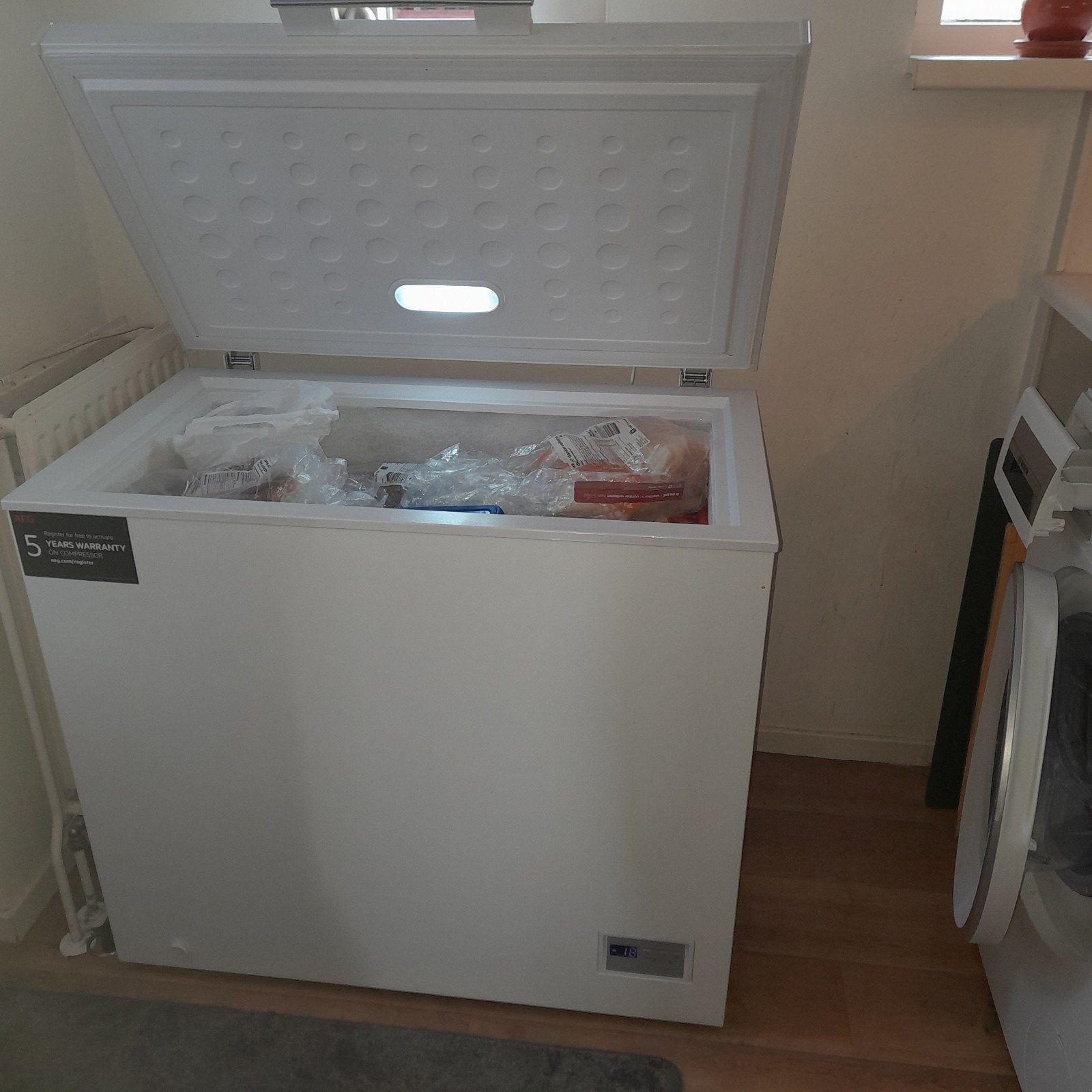 AEG Vrieskist AHB520E1LW - 198L - Zo goed als nieuw, Witgoed en Apparatuur, Vriezers en Diepvrieskisten, Vrieskist, Zo goed als nieuw