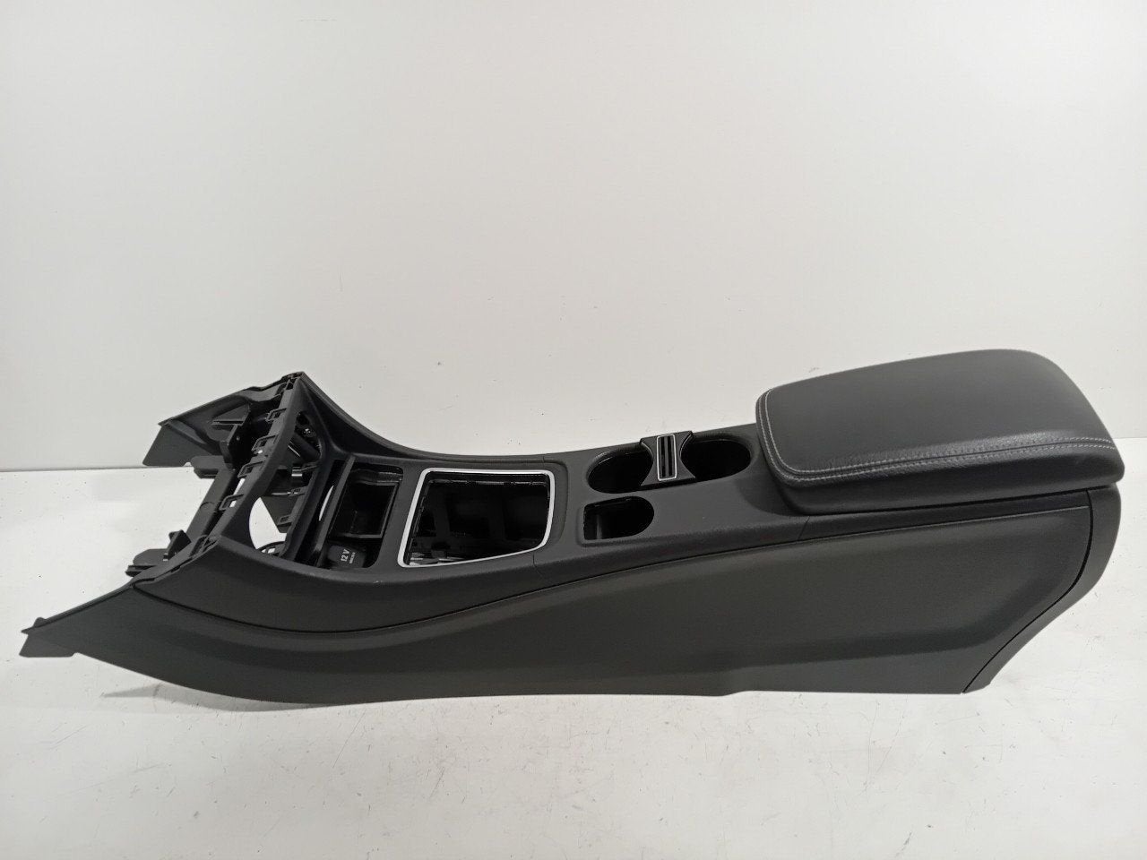 Middenconsole Mercedes-Benz CLA, Auto-onderdelen, Onderdelen@venauto.nl, Van der Ven Autorecycling B.V., Gebruikt, Ettenseweg 76, 4706 PB Roosendaal, The Netherlands