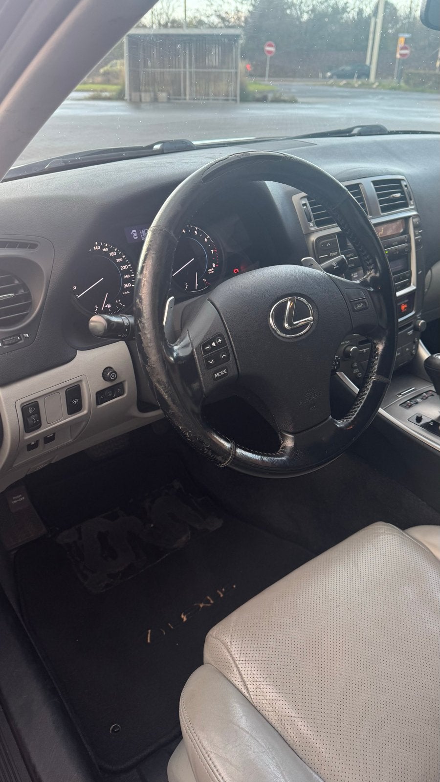 Lexus IS 250 2.5 AUT 2006 Grijs, Auto's, Dealer onderhouden, Achterwielaandrijving, Beige, 1535 kg