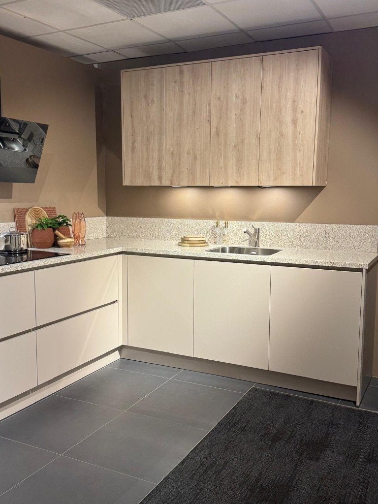 Showroomkeuken, Huis en Inrichting, Ophalen, Hoekkeuken, Zo goed als nieuw, Greeploos