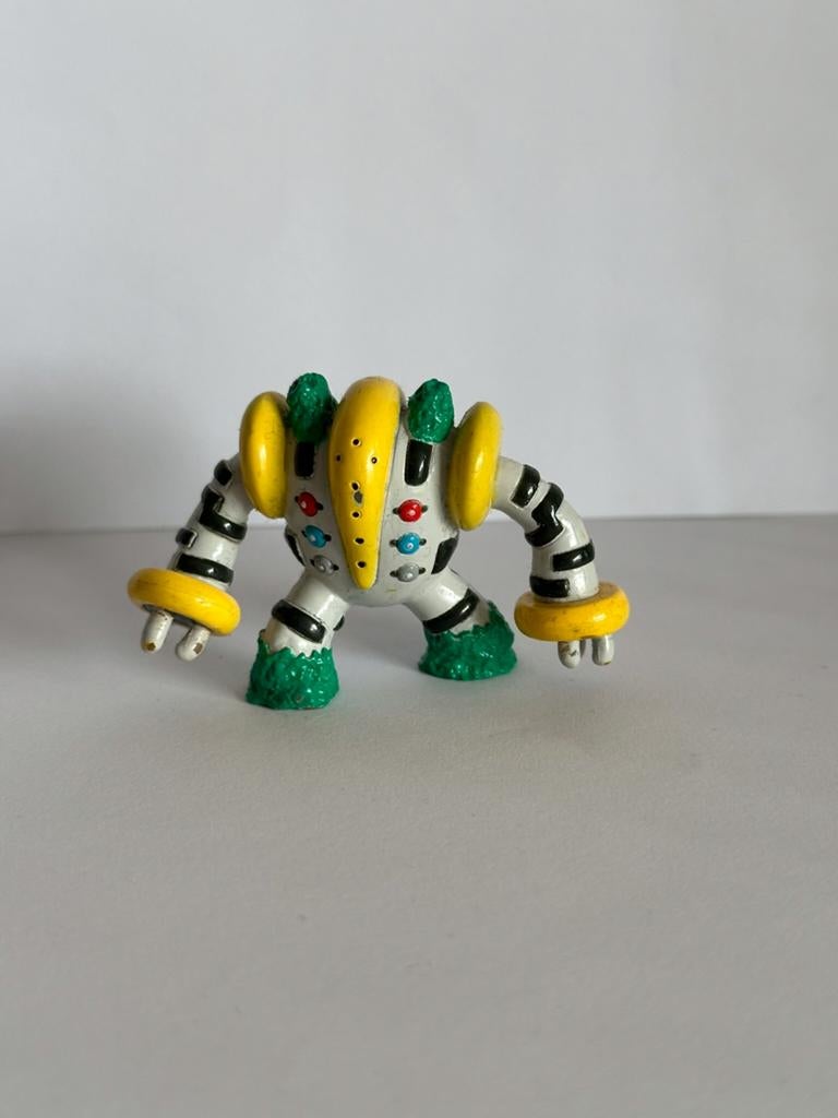 Tomy Pokémon figuurtje Regigigas, Ophalen of Verzenden, Zo goed als nieuw