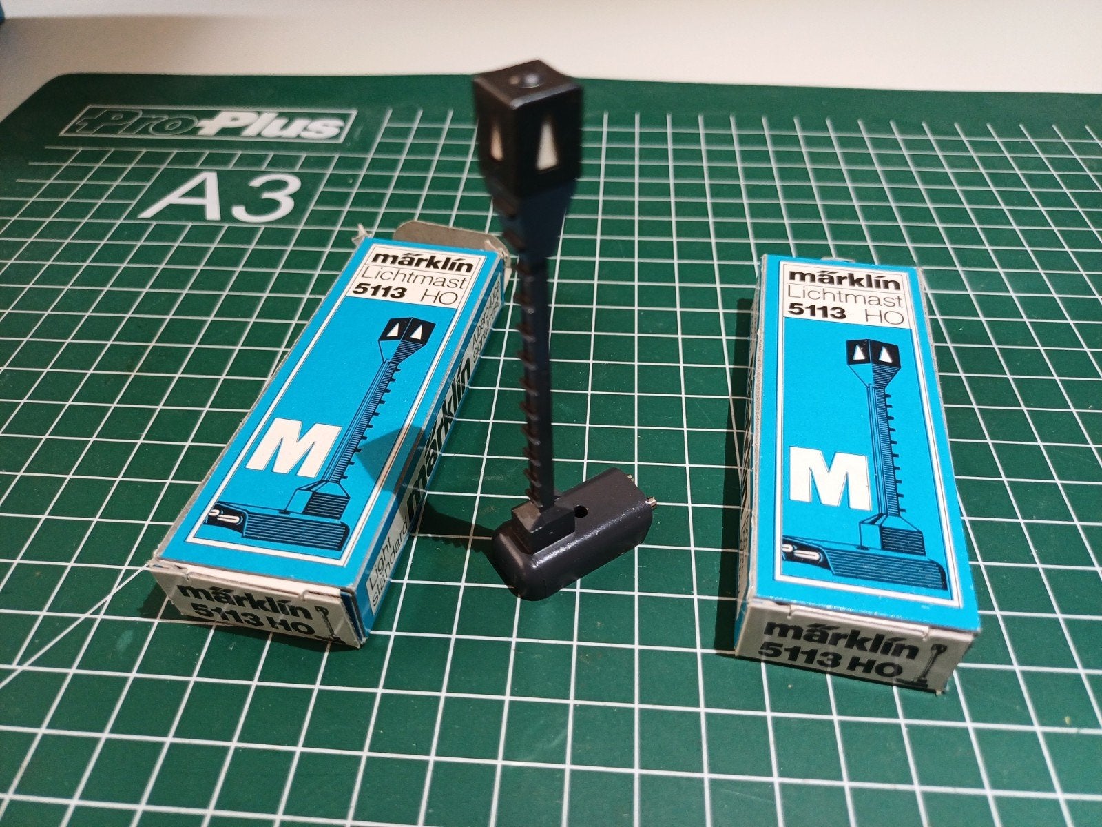 Märklin Lichtmast 5113 H0 - 5 stuks, nieuw in doos, Hobby en Vrije tijd, Modeltreinen | H0, Ophalen of Verzenden