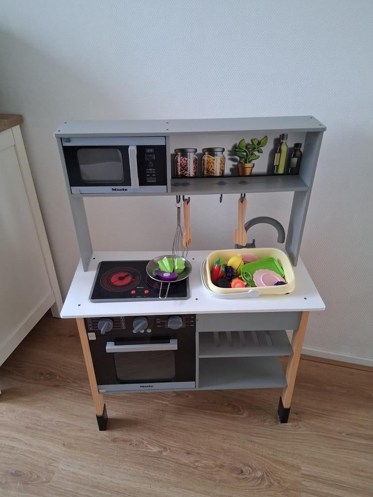 Miele Speelkeuken met accessoires, Ophalen, Gebruikt, Hout, Speelkeuken