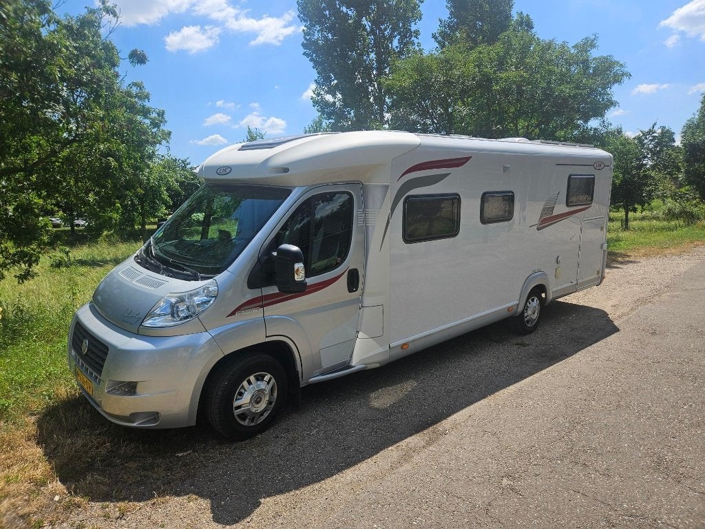 LMC LIBERTY CRUISER ENKELE BEDDEN BJ2012 GARAGE NIEUWSTAAT!!, Caravans en Kamperen, Campers, Ringverwarming, Fiat, Reservewiel