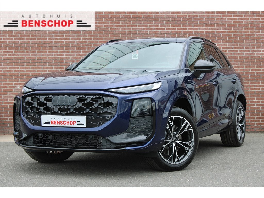 Audi Q3 1.5 272PK e-hybrid S edition |LEDER|MATRIX|AMBIENT-P, Auto's, Audi, 1800 kg, Zwart, 4 cilinders, Blauw