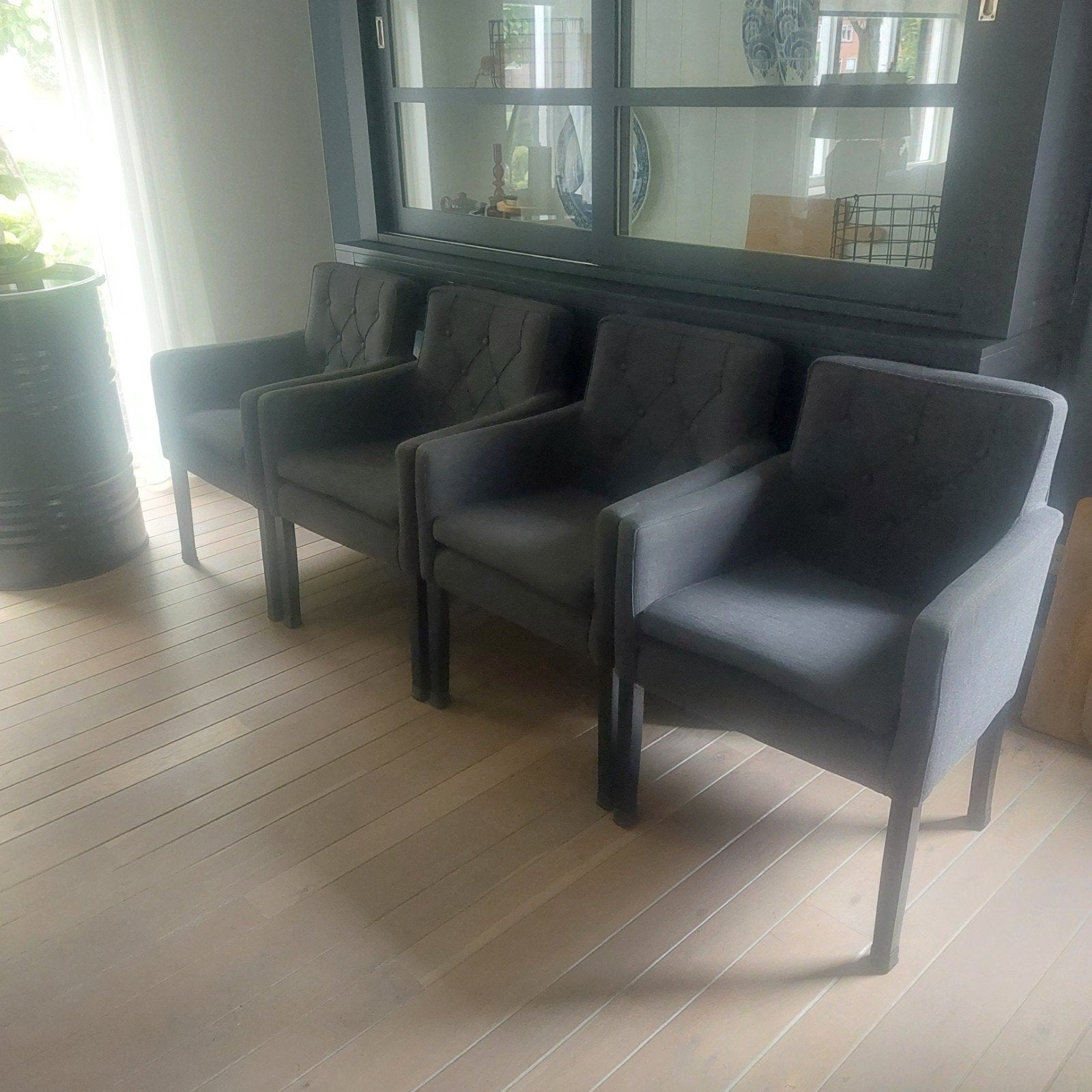 4 of 5 stoelen te koop, Ophalen, Zo goed als nieuw, Grijs, Landelijk