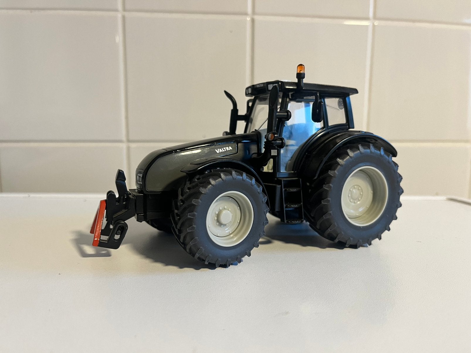Valtra T191 Siku 1/32, Ophalen of Verzenden, Zo goed als nieuw, Tractor of Landbouw, SIKU