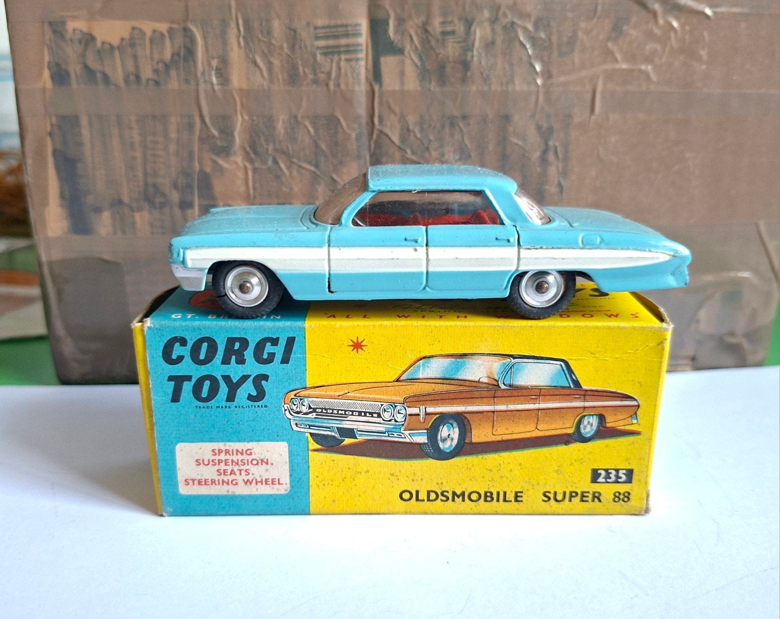 Corgi toys 235 oldsmobile super 88, Hobby en Vrije tijd, Modelauto's | 1:43, Ophalen of Verzenden, Zo goed als nieuw, Auto, Corgi