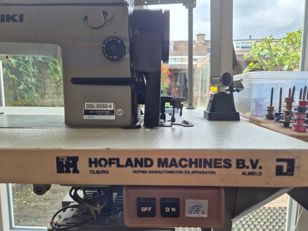 Juki DDL-5550-4 Industriële Naaimachine met Tafel, Ophalen, Gebruikt, Naaimachine, Overige merken