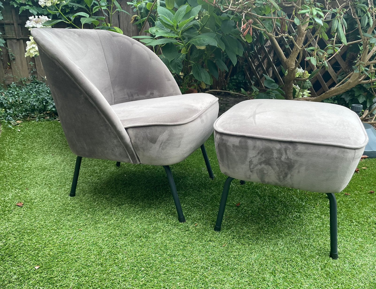 Vogue fauteuil en hocker nougat fluweel., Ophalen, Minder dan 75 cm, Zo goed als nieuw, Metaal