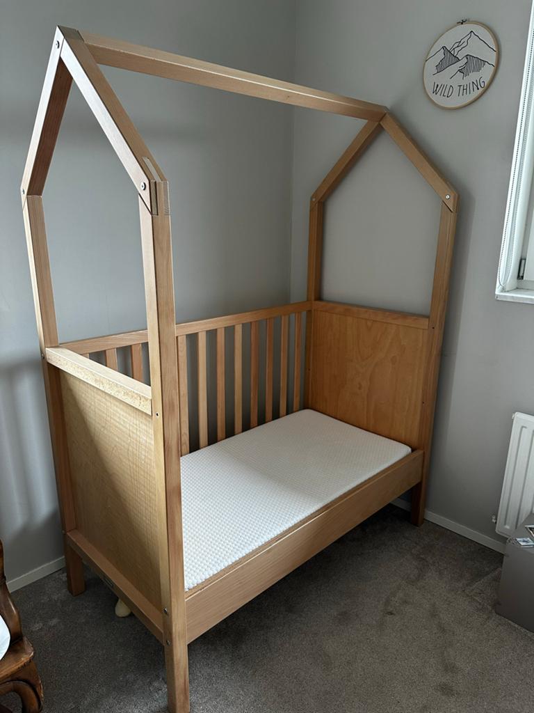 Bopita meegroei ledikant - My First House, Kinderen en Baby's, Babywiegjes en Ledikanten, Zo goed als nieuw, Ledikant, Ophalen