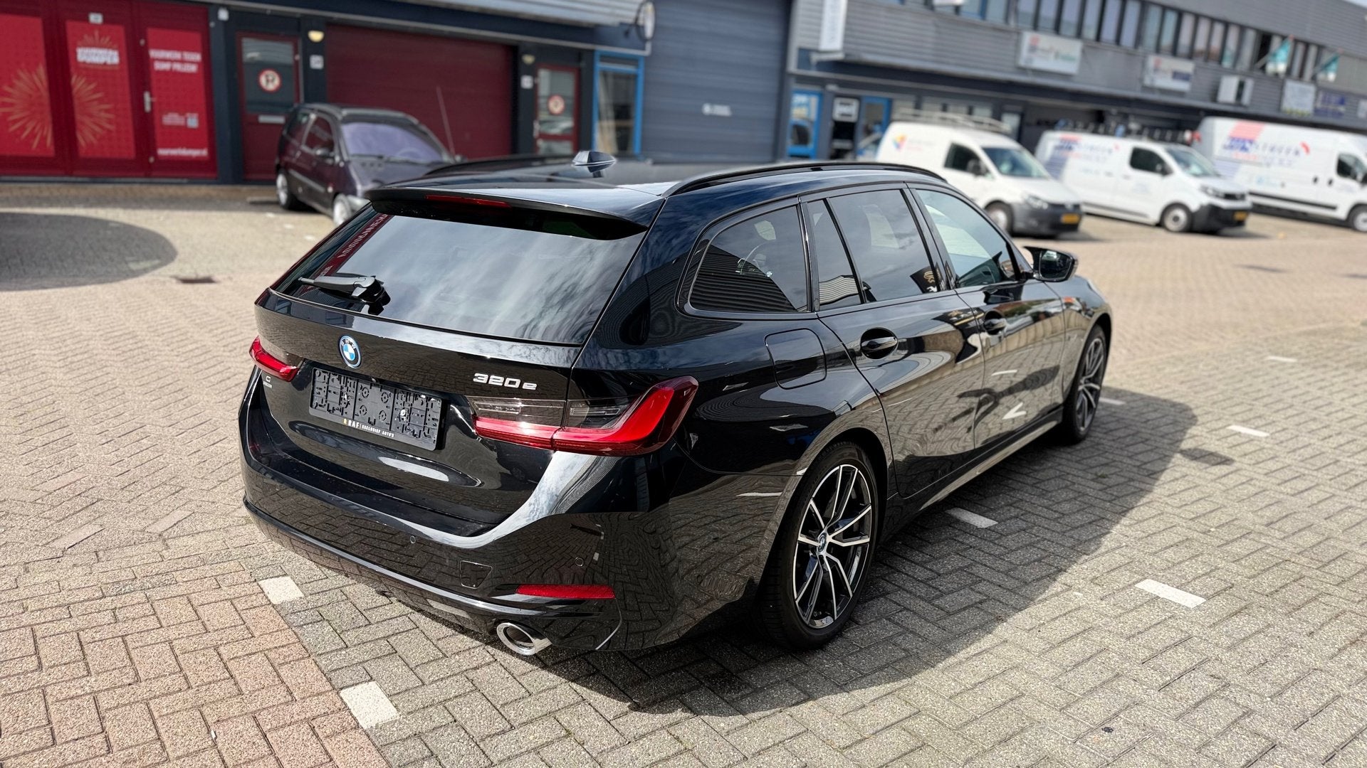 BMW 3-serie Touring 320eAutomaat,Stoelverw.Telefoon lader,36, Auto's, Automaat, 1998 cc, Achterwielaandrijving, Zwart