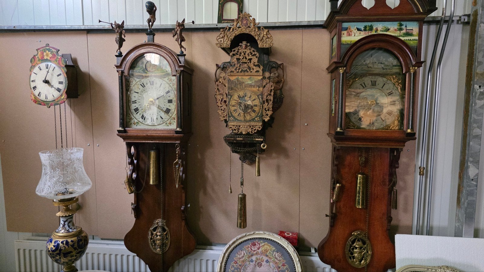 Te koop 24 antieke klokken 1 koop