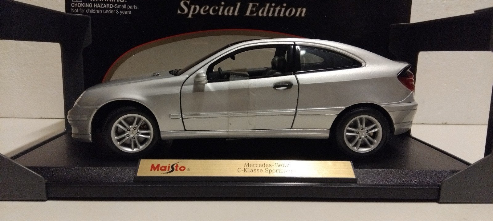 Mercedes Benz C SportCoupe zilvergrijs Maisto metal 1:18 KRD, Hobby en Vrije tijd, Modelauto's | 1:18, Ophalen of Verzenden, Zo goed als nieuw