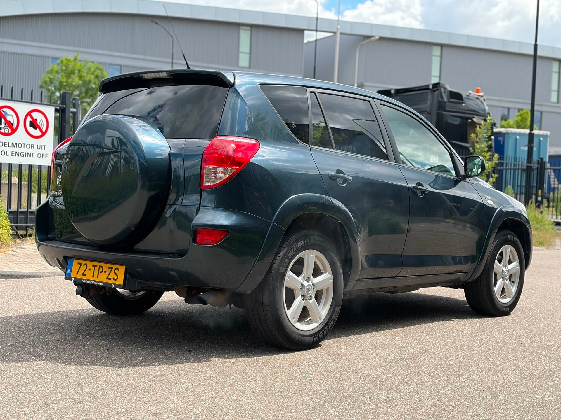 Toyota RAV4 2.2 D-CAT Executive Export, Auto's, Gebruikt, Zwart, 4 cilinders, 2000 kg