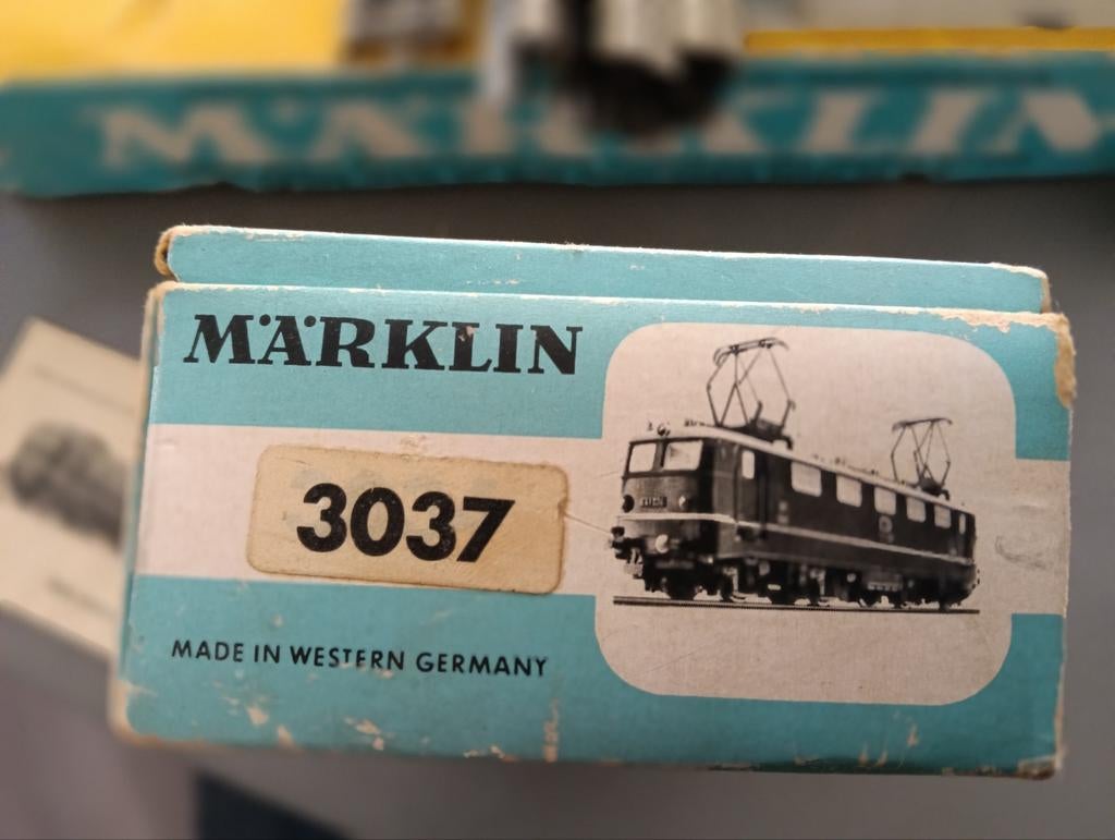 Märklin 3037 DB E-loc 141 211-3, H0, originele doos, Wisselstroom, Gebruikt, Locomotief, Verzenden
