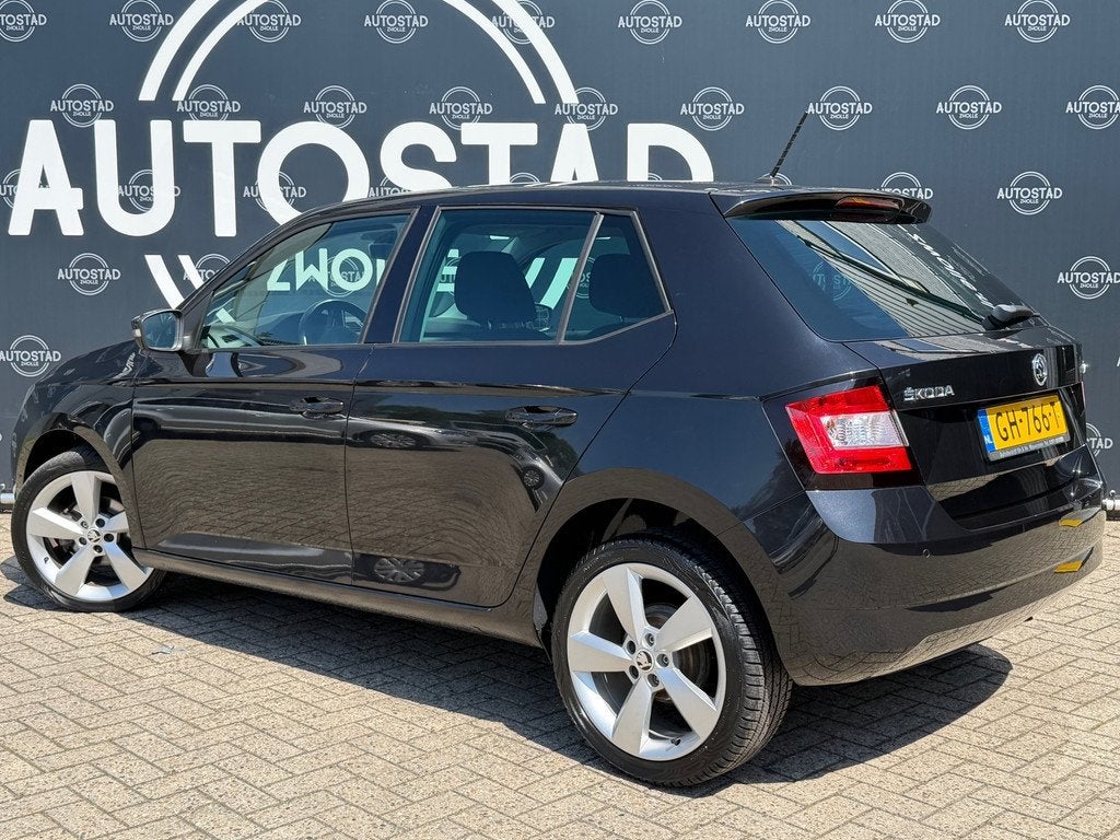 Skoda Fabia 1.2 TSI First Edition Style NL-Auto / 2e Eigenaa, Auto's, Skoda, Stof, 40 €/maand, 4 cilinders, Zwart