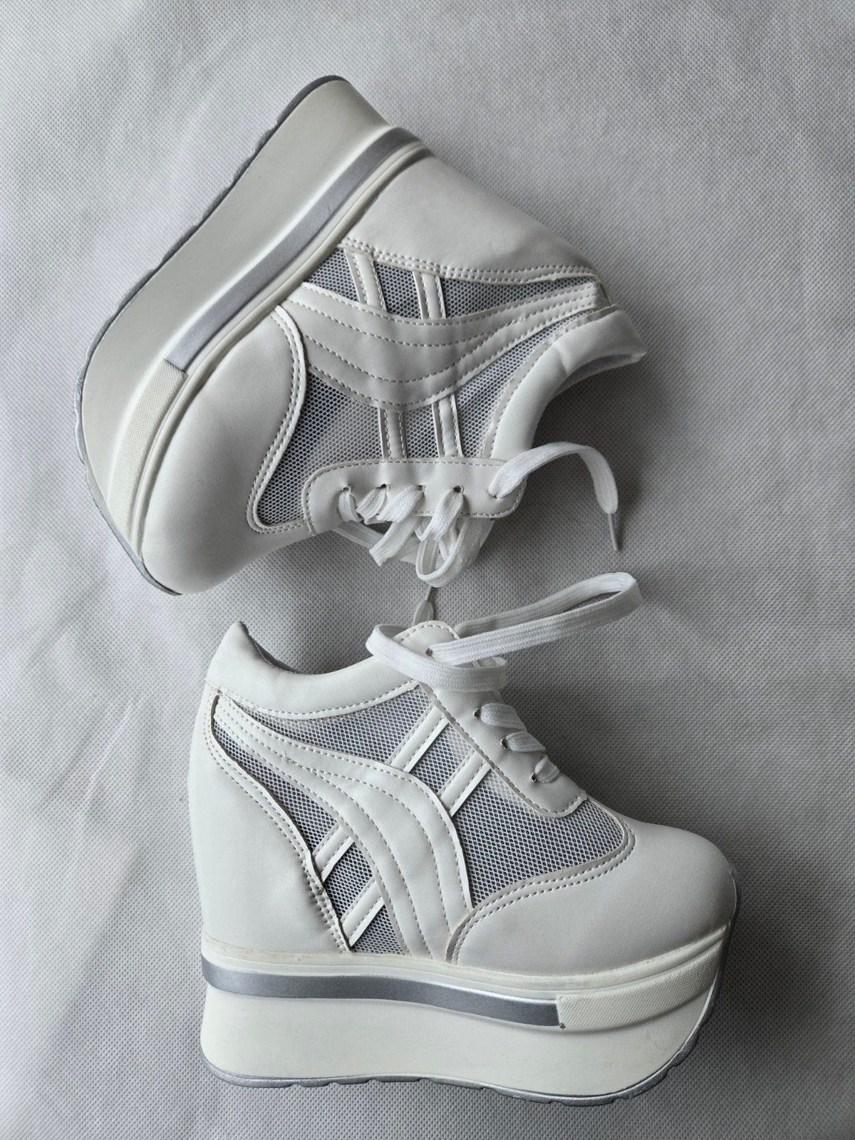 Witte sneakers met verborgen sleehak - Maat 37, Wit, Nieuw, Ophalen of Verzenden, Sneakers of Gympen