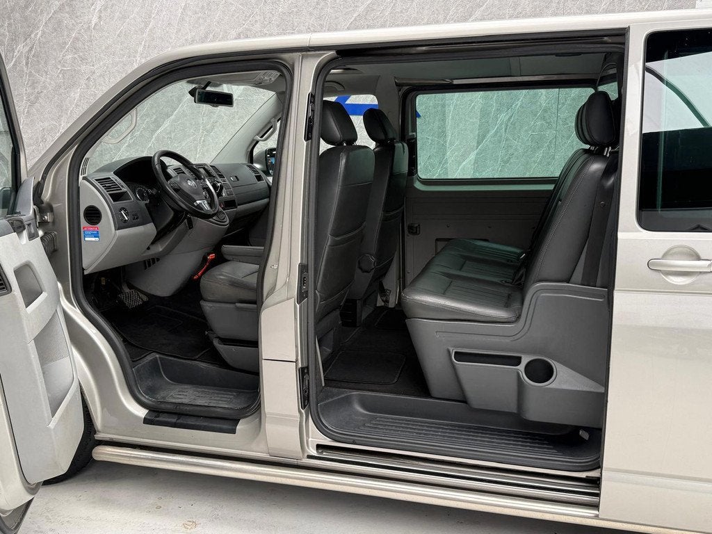 Volkswagen Transporter 2.0 TDI L2H1 Dubbel Cabine / AUT / NA, Euro 5, Gebruikt, Zwart, 4 cilinders