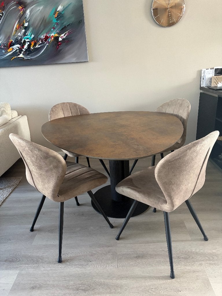 Steely organische eettafel 145 x 129 cm – HPL Brons € 725,--, Ophalen, Zo goed als nieuw, Vijf personen of meer, Overige vormen